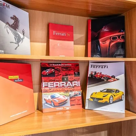 Ferrari Museum & Train Station - Il Cavallino Loft Apartment