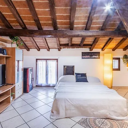 Apartment Ferrari Museum & Train Station - Il Cavallino Loft