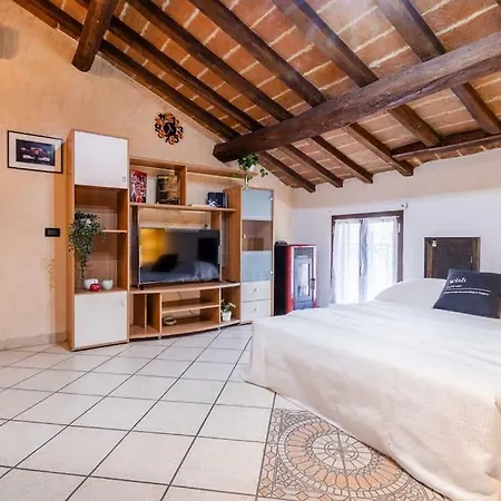 Apartamento Ferrari Museum & Train Station - Il Cavallino Loft