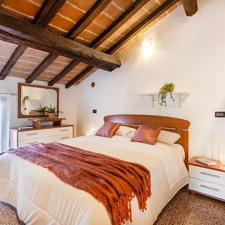 Ferrari Museum & Train Station - Il Cavallino Loft Apartment