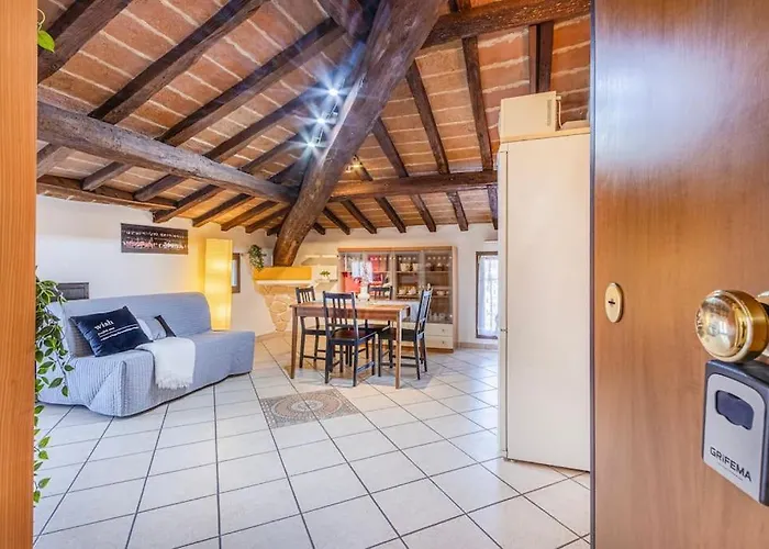 Apartamento Ferrari Museum & Train Station - Il Cavallino Loft Modena