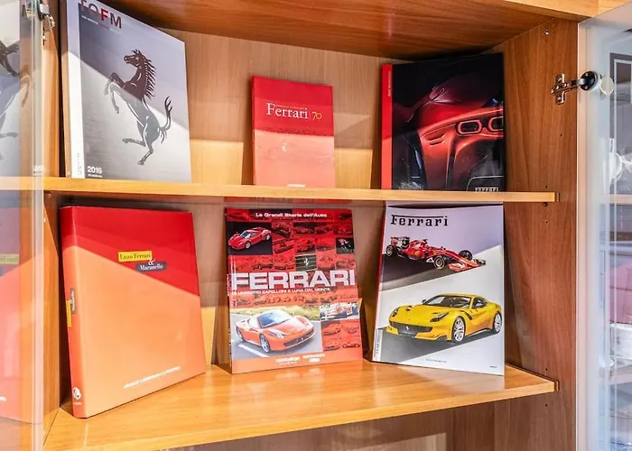 Ferrari Museum & Train Station - Il Cavallino Loft アパート